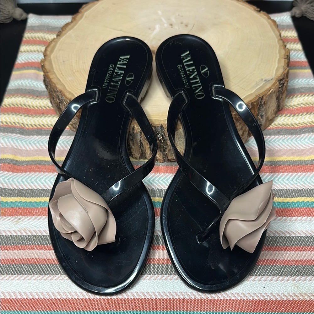 Valentino Garavani Atalier Black Flip Flop Sandals Rubber Beige Flower Size 36